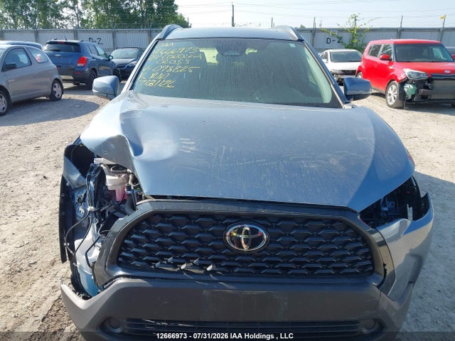 12666973 :رقم المزاد ، 7MUBAABG0RV098825 vin ، 2024 Toyota Corolla Cross Le مزاد بيع