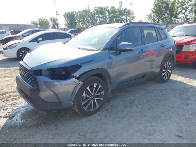 12666973 :رقم المزاد ، 7MUBAABG0RV098825 vin ، 2024 Toyota Corolla Cross Le مزاد بيع