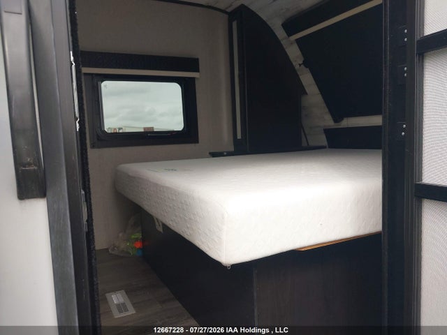 12667228 :رقم المزاد ، 1UJBJ0BS6M14A0516 vin ، 2021 Jayco White Hawk مزاد بيع
