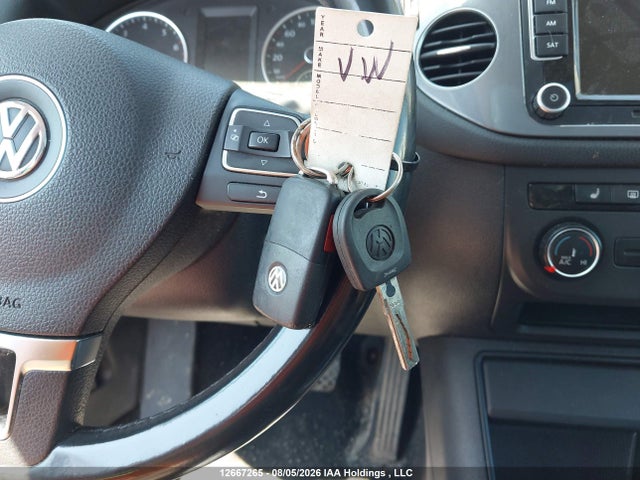 2013 Volkswagen Tiguan მანქანა იყიდება აუქციონზე, vin: WVGJV7AX9DW552105, აუქციონის ნომერი: 12667265