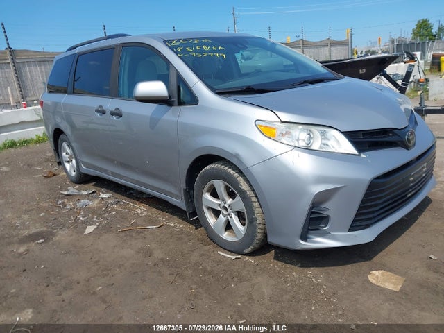 Auction sale of the 2018 Toyota Sienna L, vin: 5TDZZ3DC7JS957999, lot number: 12667305