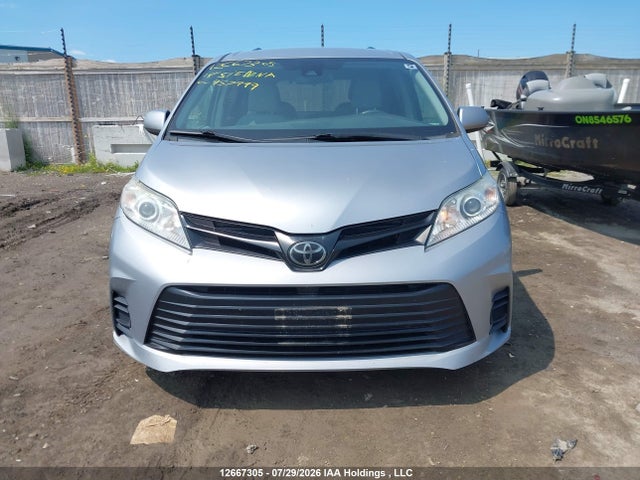 Aukcja sprzedaży 2018 Toyota Sienna L, vin: 5TDZZ3DC7JS957999, numer aukcji: 12667305