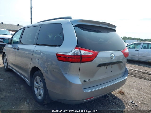 Aukcja sprzedaży 2018 Toyota Sienna L, vin: 5TDZZ3DC7JS957999, numer aukcji: 12667305