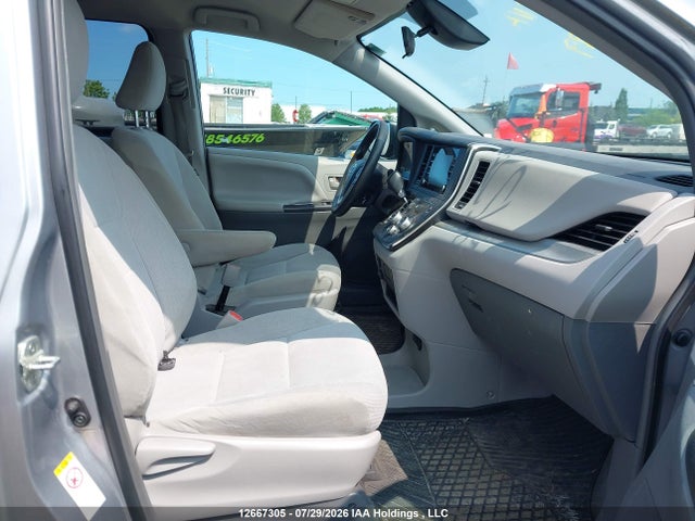 Aukcja sprzedaży 2018 Toyota Sienna L, vin: 5TDZZ3DC7JS957999, numer aukcji: 12667305