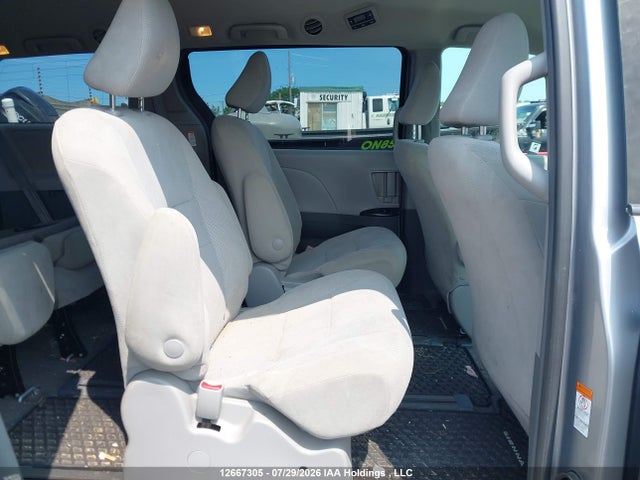 Aukcja sprzedaży 2018 Toyota Sienna L, vin: 5TDZZ3DC7JS957999, numer aukcji: 12667305