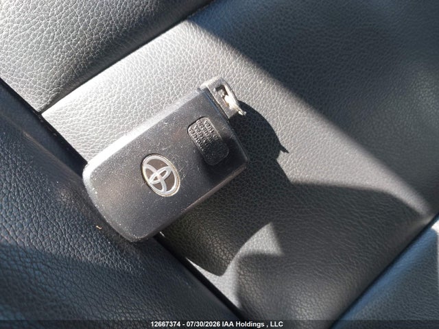 2018 Toyota Rav4 Limited/se/platinum მანქანა იყიდება აუქციონზე, vin: 2T3DFREV6JW718688, აუქციონის ნომერი: 12667374