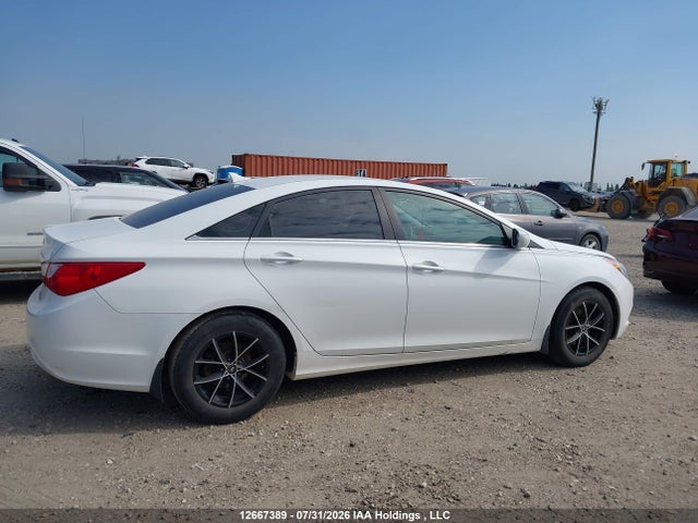 2011 Hyundai Sonata Gls მანქანა იყიდება აუქციონზე, vin: 5NPEB4ACXBH213284, აუქციონის ნომერი: 12667389