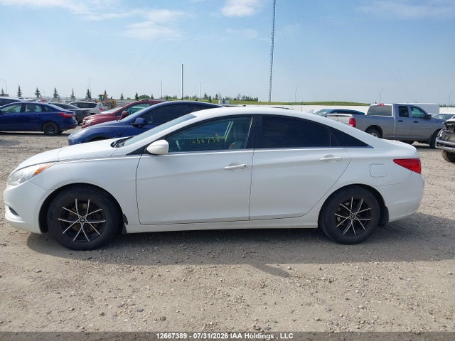 2011 Hyundai Sonata Gls მანქანა იყიდება აუქციონზე, vin: 5NPEB4ACXBH213284, აუქციონის ნომერი: 12667389