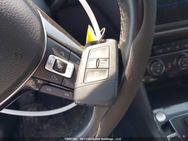 3VV4B7AX9JM103417 Volkswagen Tiguan Highline