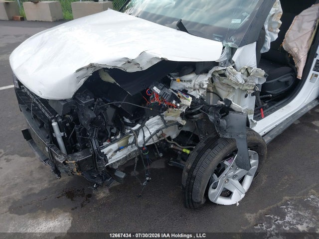 Hyundai Venue Essential W/two-tone 2025 KMHRB8A33SU394531 Image 6
