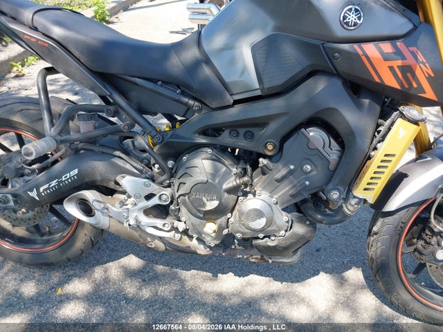 Yamaha FZ09 2015 JYARN33N1FA001075 Image 12