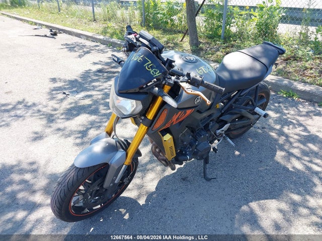 Yamaha FZ09 2015 JYARN33N1FA001075 Image 2