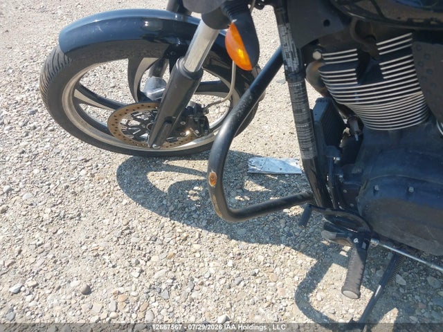 12667567 :رقم المزاد ، 5VPGA36N9D3025226 vin ، 2013 Victory Motorcycles Vegas 8-ball مزاد بيع