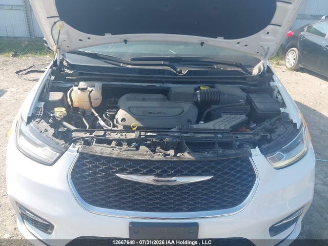 Chrysler Pacifica Limited 2026 2C4RC1GG3TR215647 Image 10