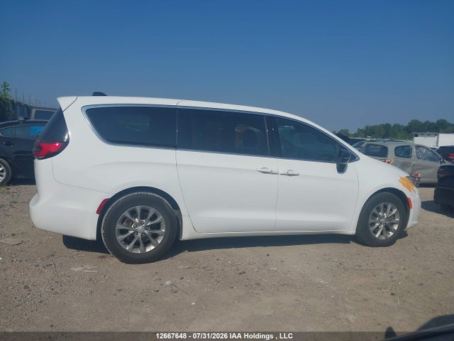 Chrysler Pacifica Limited 2026 2C4RC1GG3TR215647 Image 14