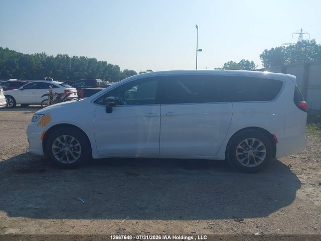 Chrysler Pacifica Limited 2026 2C4RC1GG3TR215647 Image 15