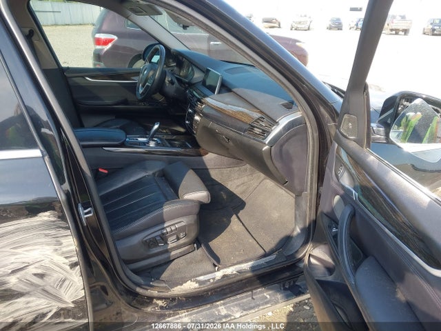 BMW X5 50i 2014 5UXKR6C59E0C03471 Image 5
