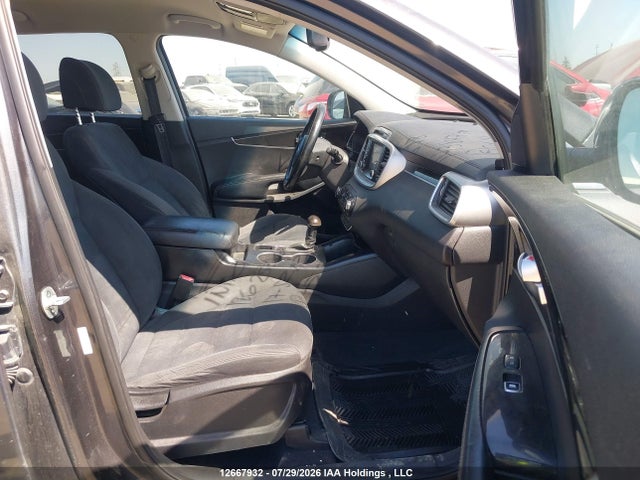 2017 Kia Sorento 3.3l Lx V6 7-seater მანქანა იყიდება აუქციონზე, vin: 5XYPGDA55HG214578, აუქციონის ნომერი: 12667932
