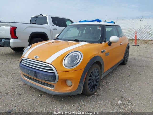 Mini 3 Door Cooper 2015 WMWXM5C59F3A58350 Image 2