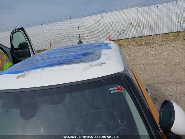 Mini 3 Door Cooper 2015 WMWXM5C59F3A58350 Image 6