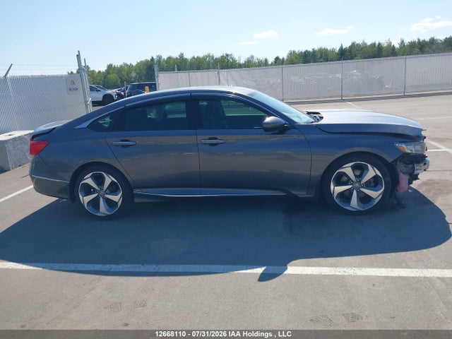 1HGCV1F97JA800642 Honda Accord Touring