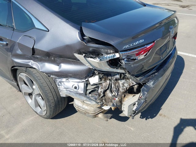 1HGCV1F97JA800642 Honda Accord Touring