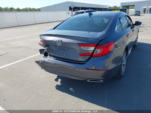 1HGCV1F97JA800642 Honda Accord Touring