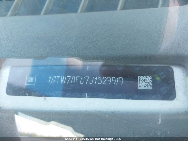GMC Savana G2500 2018 1GTW7AFG7J1329919 Image 16