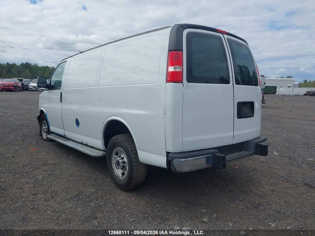 GMC Savana G2500 2018 1GTW7AFG7J1329919 Image 3