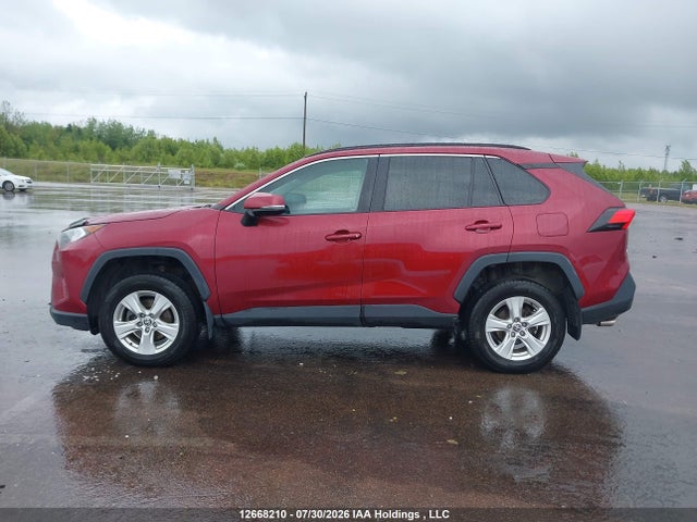 Продажа на аукционе авто 2021 Toyota Rav4 Xle, vin: 2T3R1RFV2MW179493, номер лота: 12668210