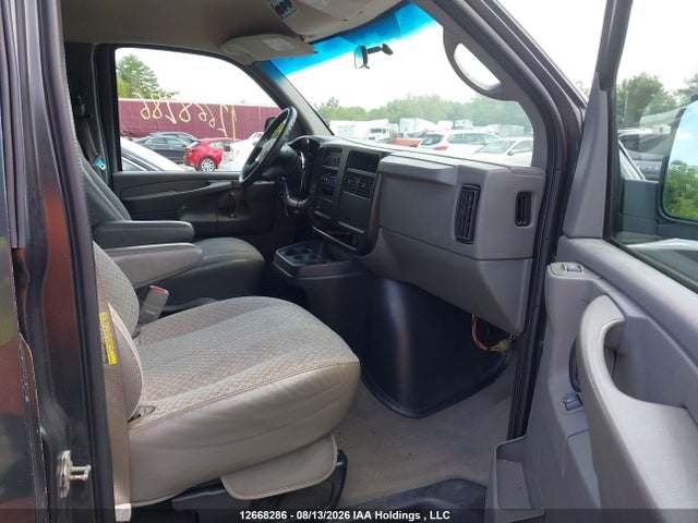 Aukcja sprzedaży 2005 Chevrolet Express Passenger, vin: 1GAGG25V251188945, numer aukcji: 12668286