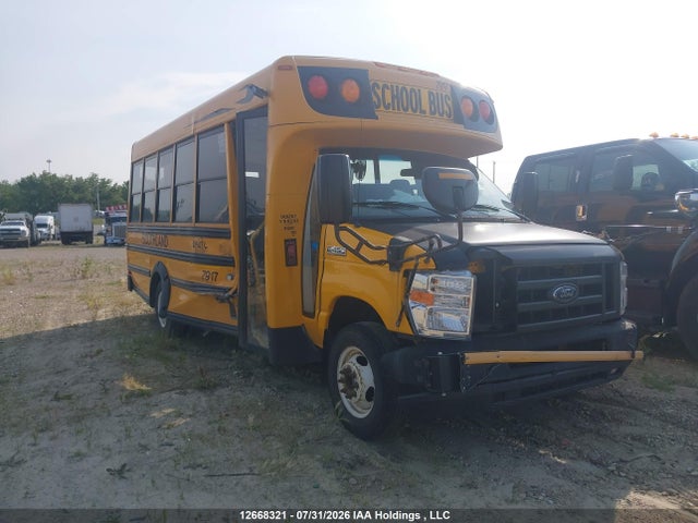 Auction sale of the 2018 Ford Econoline E450 Super Duty Cutwy Van, vin: 1FDFE4FSXJDC32686, lot number: 12668321