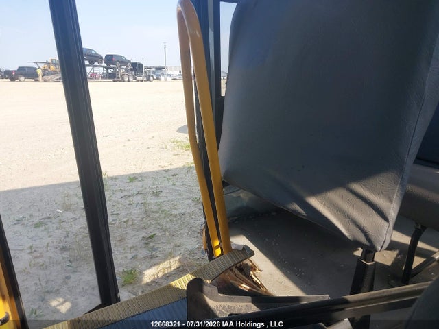 12668321 :رقم المزاد ، 1FDFE4FSXJDC32686 vin ، 2018 Ford Econoline E450 Super Duty Cutwy Van مزاد بيع