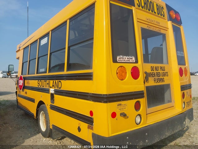 12668321 :رقم المزاد ، 1FDFE4FSXJDC32686 vin ، 2018 Ford Econoline E450 Super Duty Cutwy Van مزاد بيع