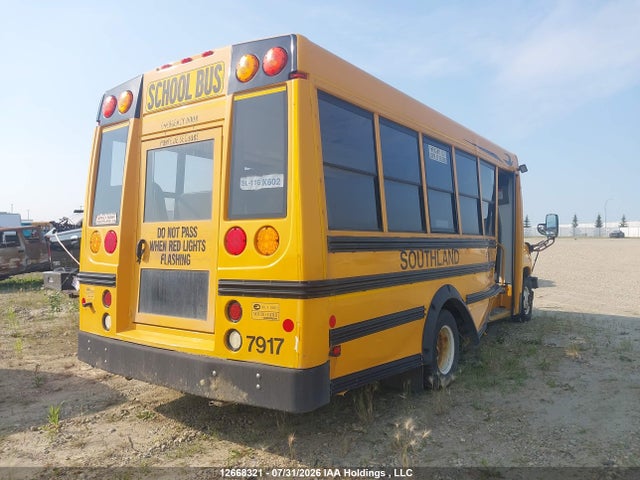 12668321 :رقم المزاد ، 1FDFE4FSXJDC32686 vin ، 2018 Ford Econoline E450 Super Duty Cutwy Van مزاد بيع
