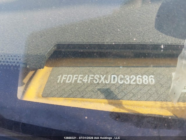 12668321 :رقم المزاد ، 1FDFE4FSXJDC32686 vin ، 2018 Ford Econoline E450 Super Duty Cutwy Van مزاد بيع