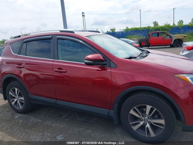 2T3BFREV5JW818322 Toyota RAV4 LE