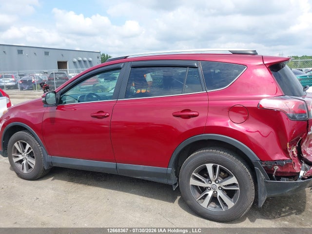 2T3BFREV5JW818322 Toyota RAV4 LE