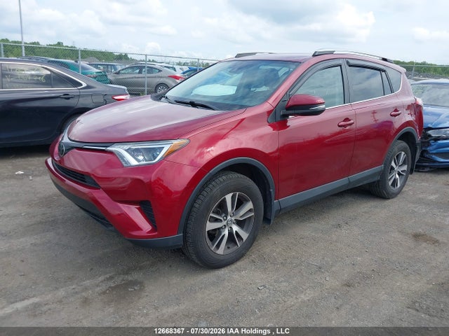 2T3BFREV5JW818322 Toyota RAV4 LE