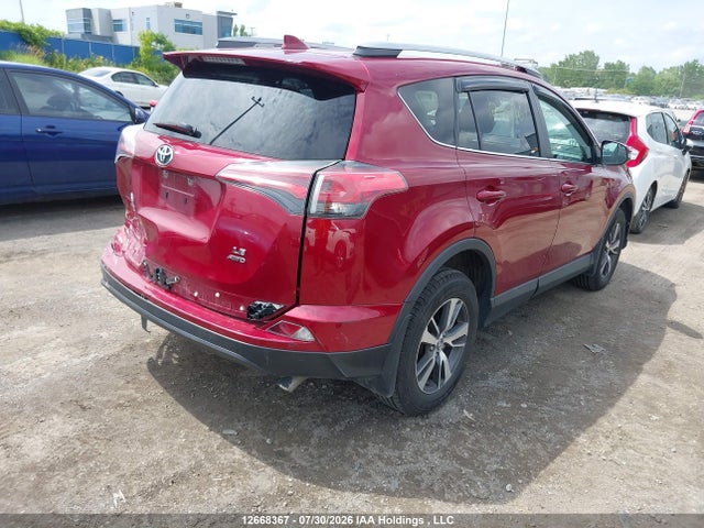 2T3BFREV5JW818322 Toyota RAV4 LE