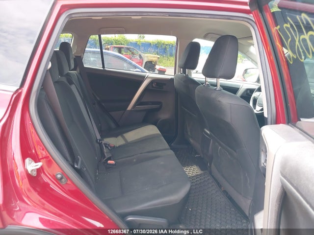 2T3BFREV5JW818322 Toyota RAV4 LE