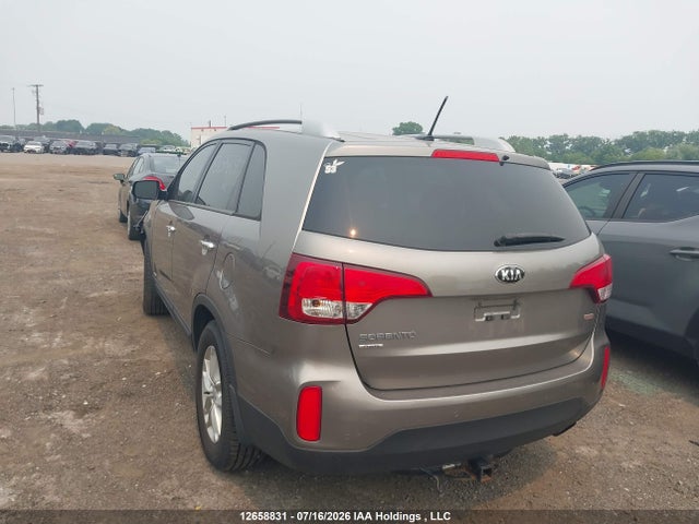 KIA SORENTO LX 2015 5XYKTCA66FG605860 Image 3