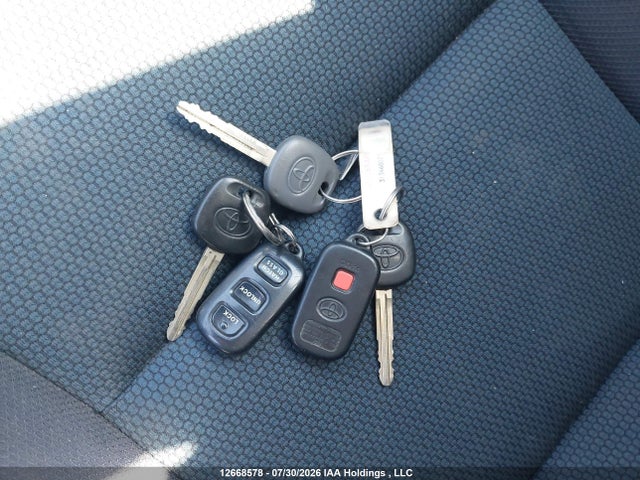 Продажа на аукционе авто 2005 Toyota Matrix, vin: 2T1KR32E35C923739, номер лота: 12668578