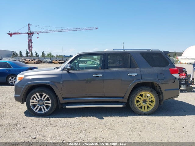 2013 Toyota 4runner Sr5 V6 მანქანა იყიდება აუქციონზე, vin: JTEBU5JR6D5142591, აუქციონის ნომერი: 12668648