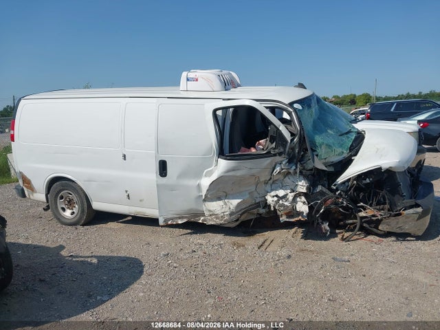 GMC Savana G2500 2018 1GTW7BFG0J1330044 Image 13