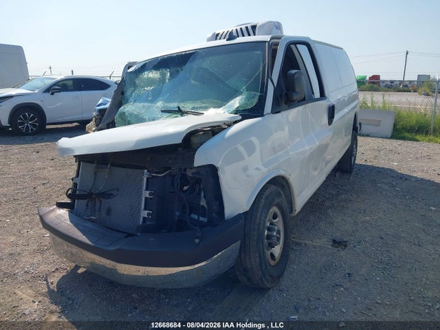 GMC Savana G2500 2018 1GTW7BFG0J1330044 Image 2