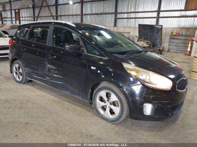 KNAHT8A32F7075751 KIA Rondo