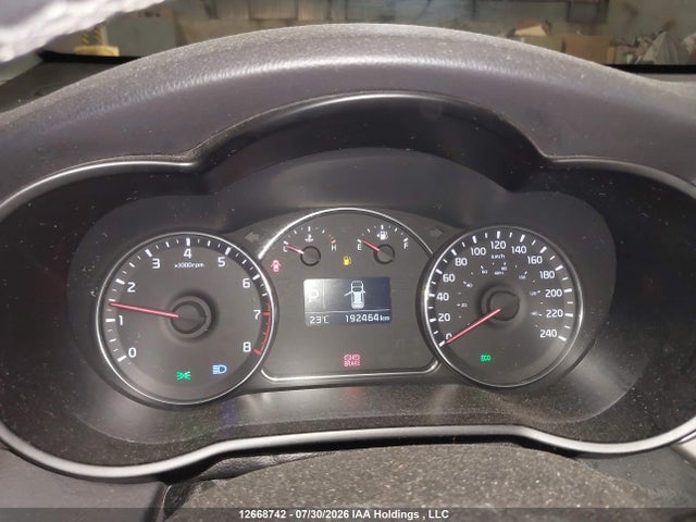 KNAHT8A32F7075751 KIA Rondo
