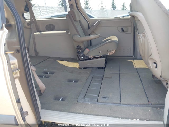 12668823 :رقم المزاد ، 1D4GP24R16B725590 vin ، 2006 Dodge Grand Caravan مزاد بيع