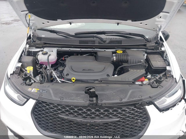 Chrysler Pacifica Limited 2026 2C4RC1GG1TR269030 Image 10